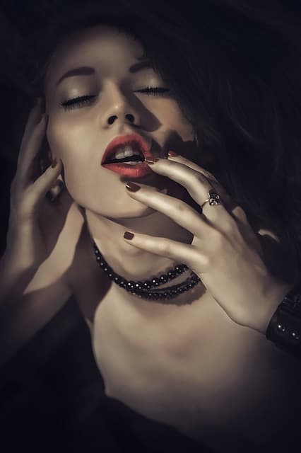 【まるで】思わず腰が浮いちゃうフェラ【エロマンガかよ】